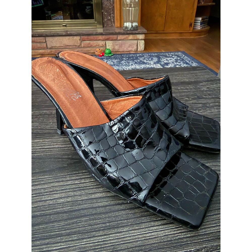 L’intervalle Black Patent Leather Peep Toe Croc Mules Sz. 40